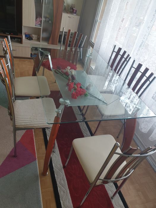 Маса със столове