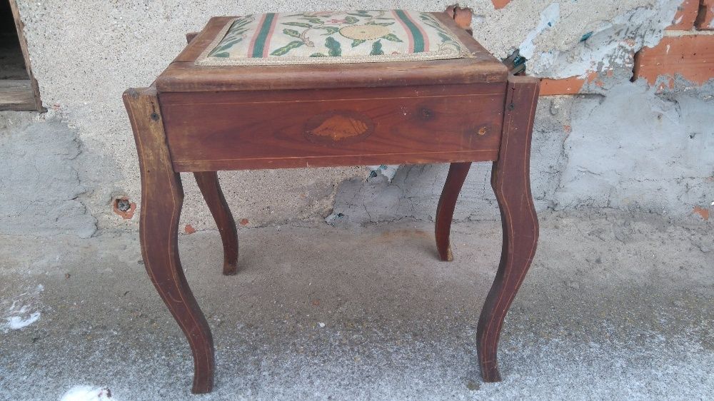 Стол античен