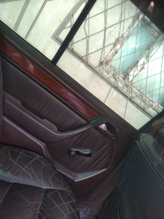 Мерседес Бенц 230