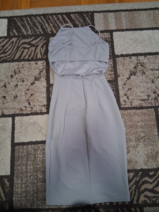 Rochie midi gri cu spatele gol