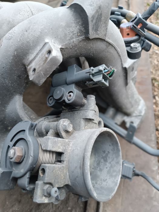 Продам коллектор в зборе с форсунками и дроселям