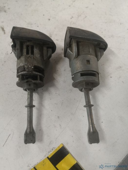 Butuc Usa Stanga Fata Hyundai I30 (Fd) [ 2007 - 2012 ]