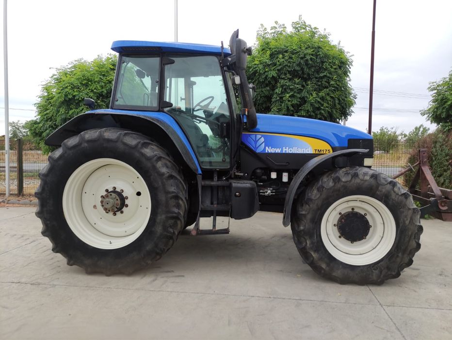 New Holland TM175