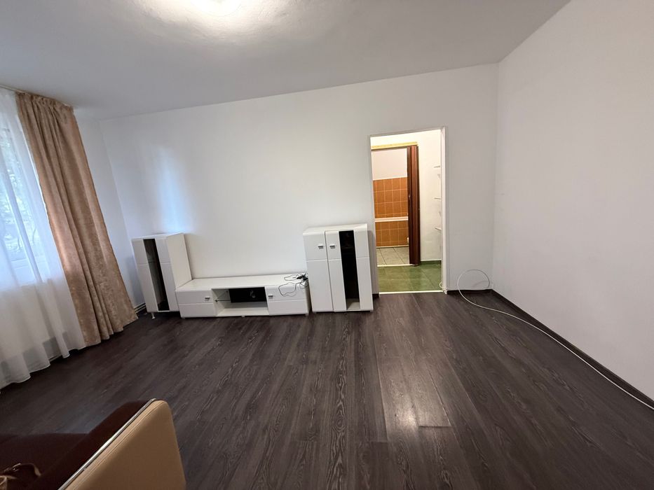 Apartament două camere de închiriat parter
