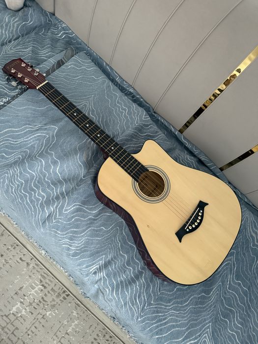 продам Гитару срочно