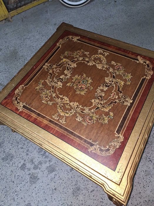 Маса холна в добро състояние