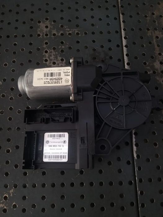 Motoras macara dreapta fata vw touran 1k0959792g 05074632 1t0959702b 400949a