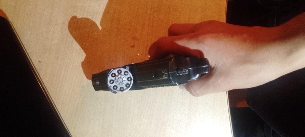 Пистолет на пистонах