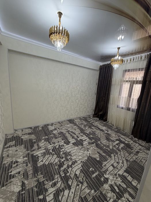 Тинчлик плаза олдида хон сарой домидан 1 хона 2 хона килинган уй