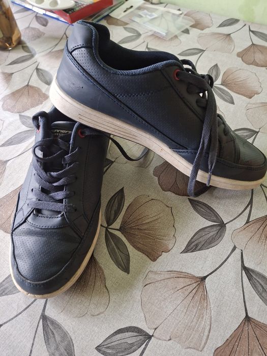 Продавам маратонки Runners