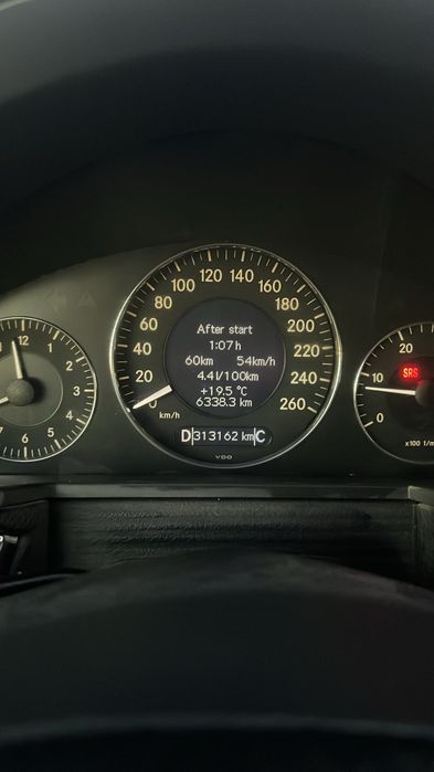 Vând Mercedes-Benz e220