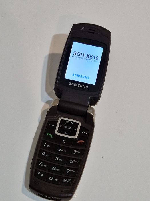 Telefon Samsung cu clapeta cu încărcător original