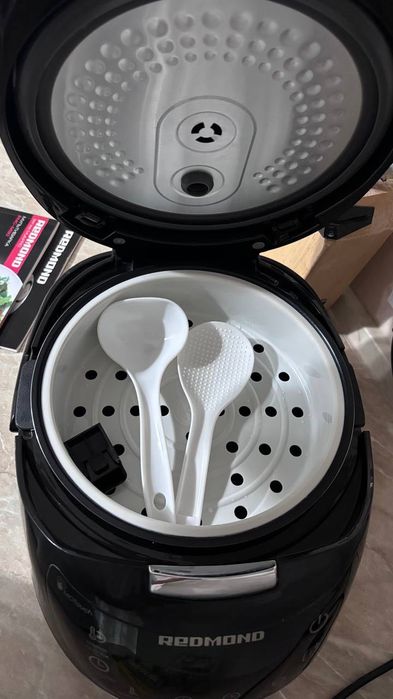 Продается мультиварка Redmond