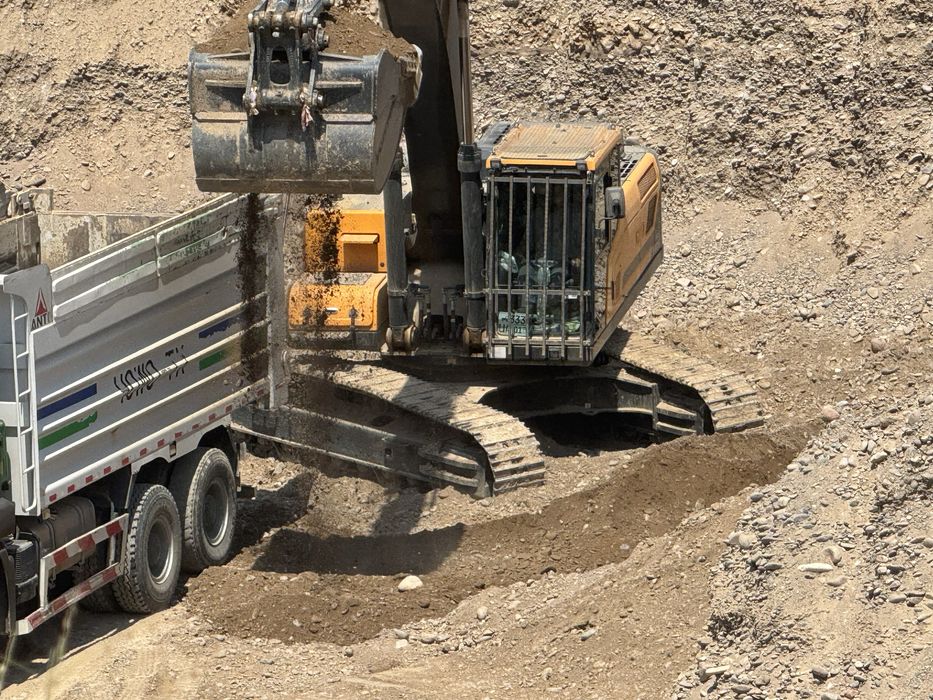 Аренда  погрузчик 3,2 куб , экскаваторы  с гидромолотом