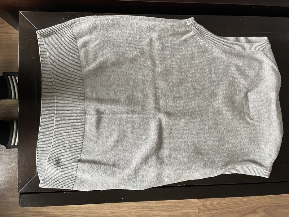 Vestuta bumbac gri in conditii foarte bune