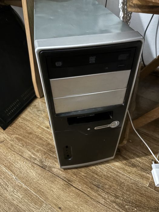 Vand pc cititi descrierea