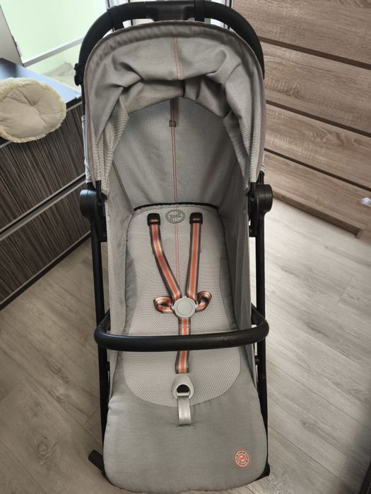Лятна количка Cybex Beezy