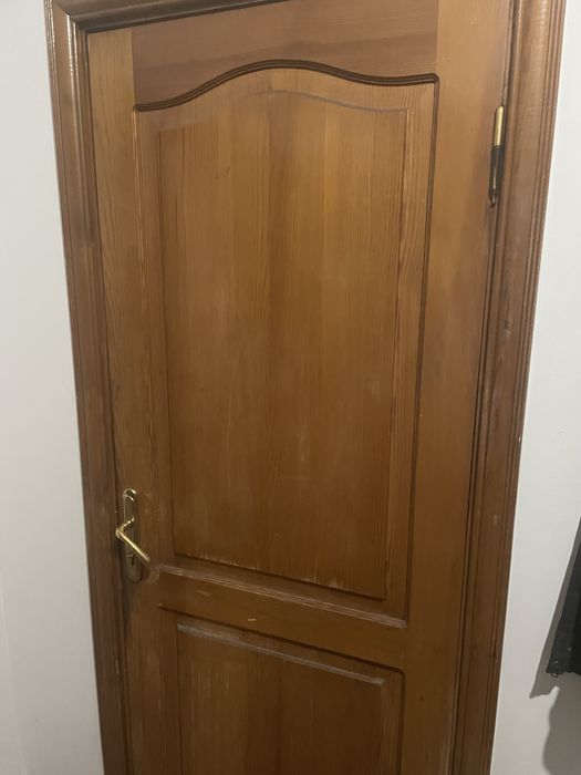 Продам двери деревянные межкомнтаные