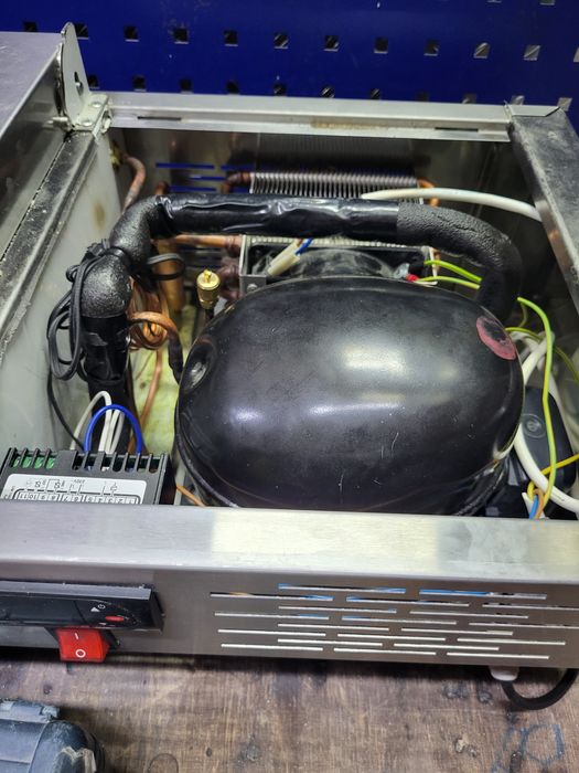 Ремонт холодильников. Ремонт витрины. Ремонт лёдогенератора.