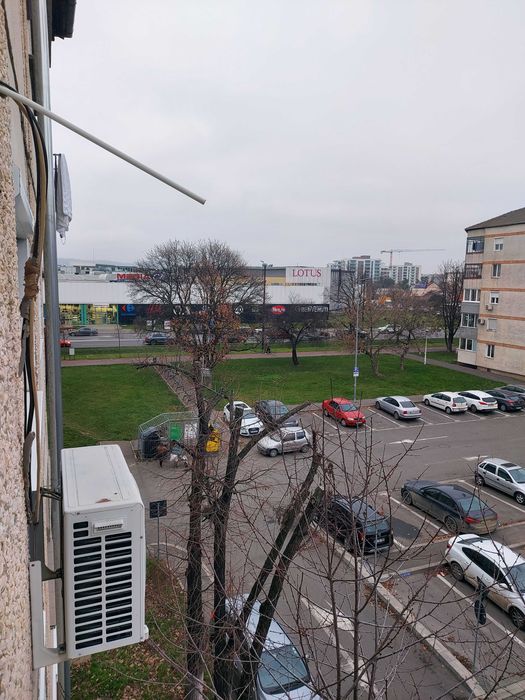 Inchiriez apartament 2 camere zona Lotus Center Nufarul