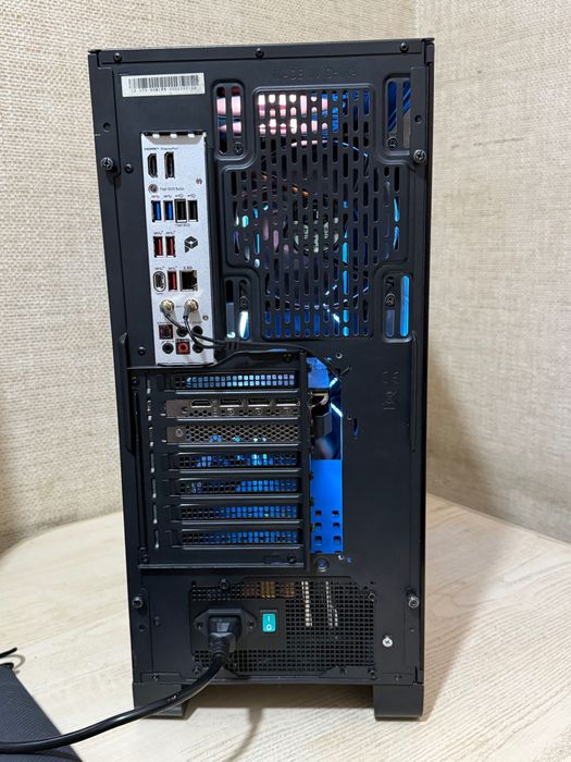 Продаю корпус thermaltake s300 tg