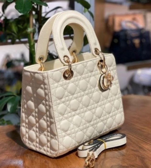 Geanta damă Medium Lady, culoare crem,saculet, etichetă