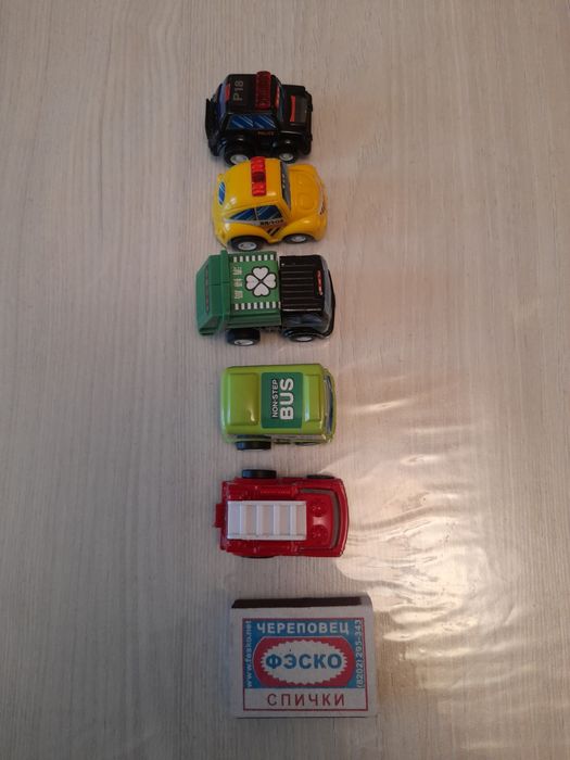 Продаю маленькие машинки.