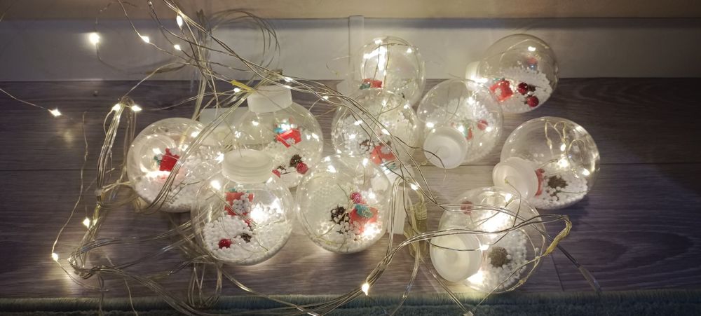 Гирлянда шары  светится