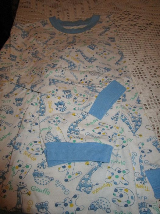 Лот от две поларени блузи-общо12лв.