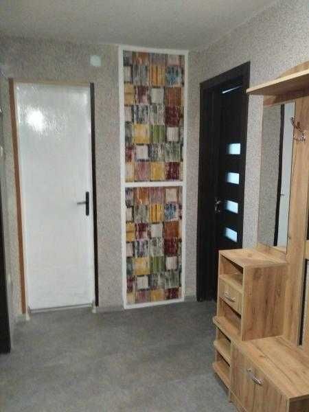 Дава се под наем Двустаен апартамент в Бургас, Център - 50 кв.м за 408 € - Снимка #3