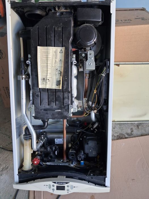 Centrală termică Ariston 24 kW – pentru piese / reparat