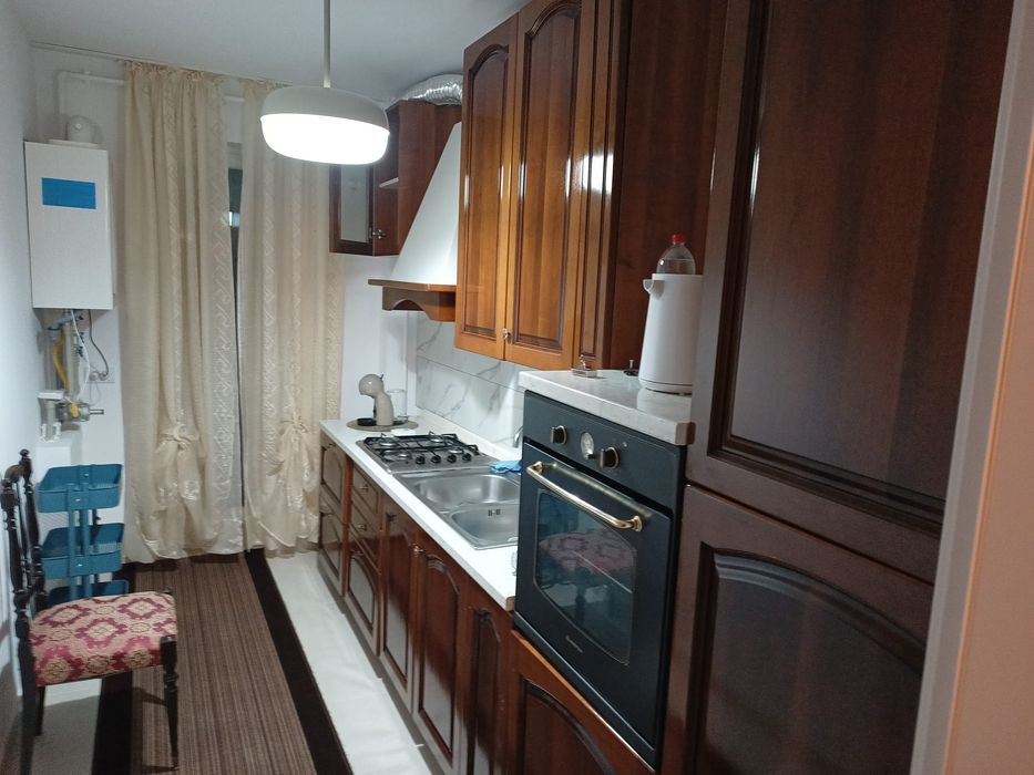 Închiriez ap 2 camere 62 mp