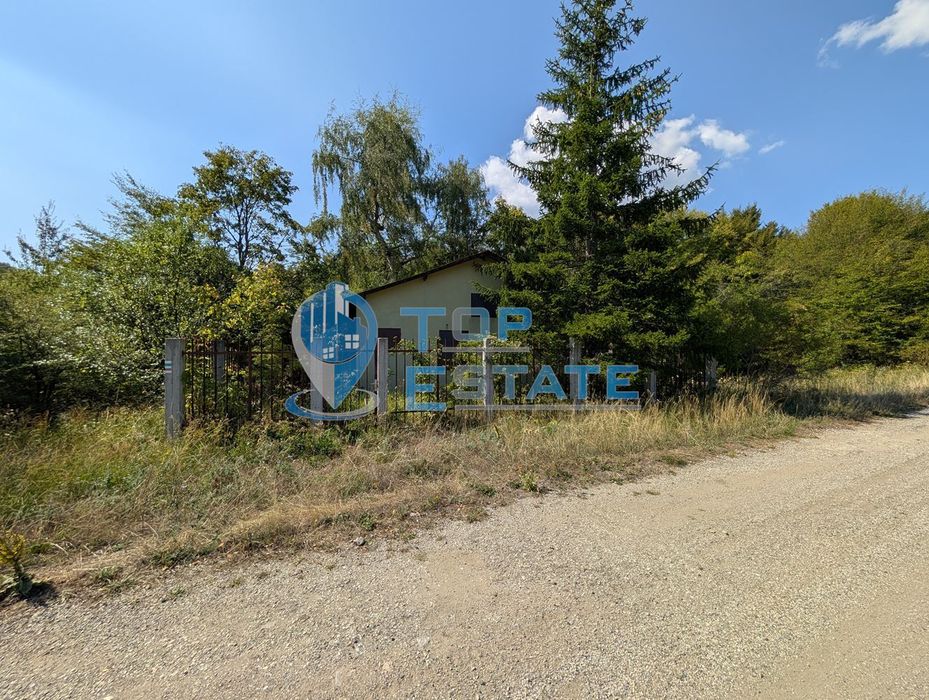 Едноетажна къща в централната част на Стара планина, в землището на с