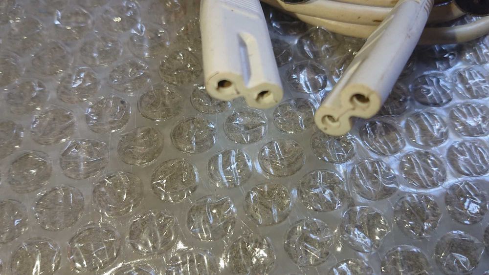 Лот аудио  видео и захранващ кабели.