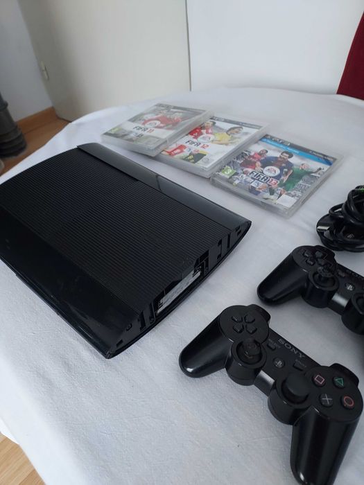 Ps3 super slim,cu 2 manete +jocuri