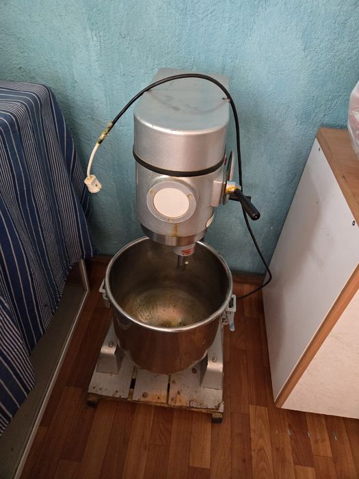 Миксер для теста, тестомес