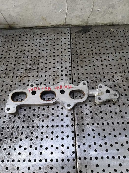 Distantier suport galerie evacuare 1.0 b toyota yaris 2013