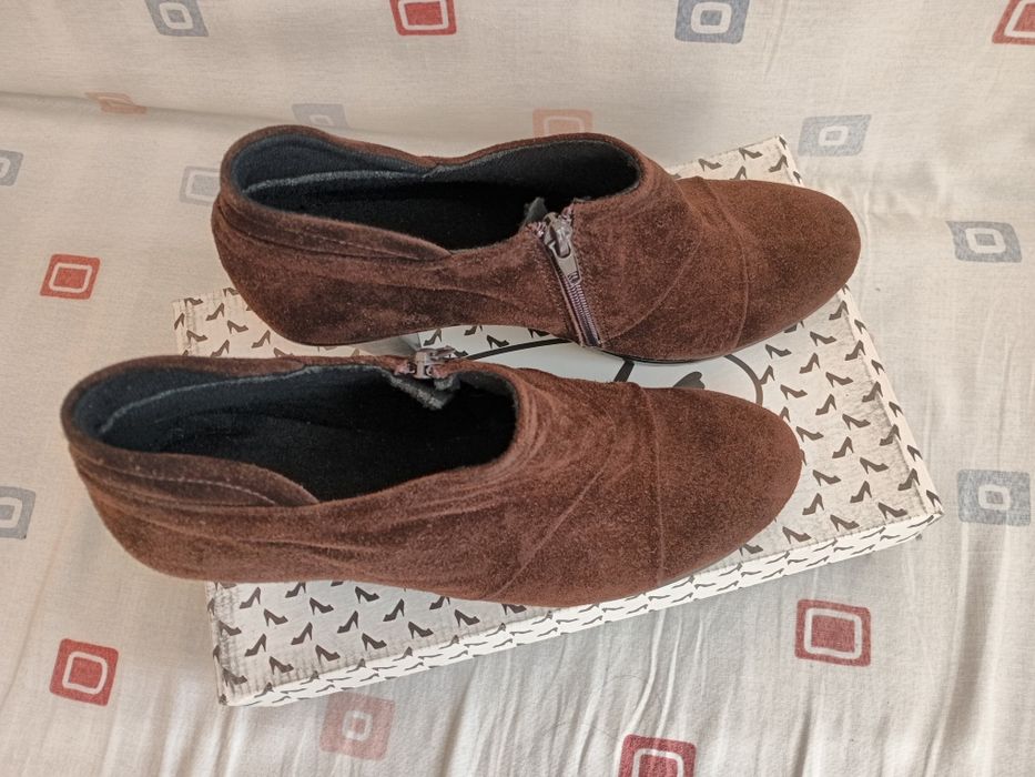 Нови!№39 Кафяви Боти Ест ми
15 €
29,34 лв