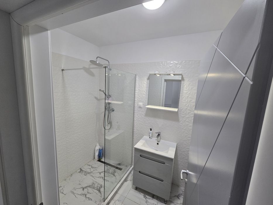 Direct Proprietar Apartament 2 camere de inchiriat B-dul Bucuresti White Tower