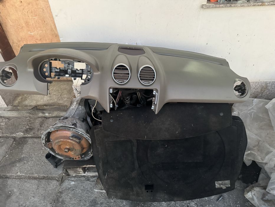 Табло за Mercedes ML W164 нежов салон