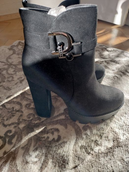 Дамски велурени боти