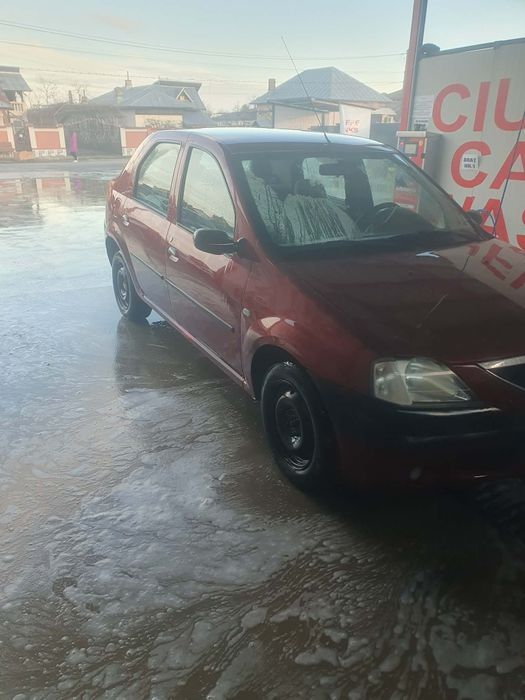 Vând Dacia logan