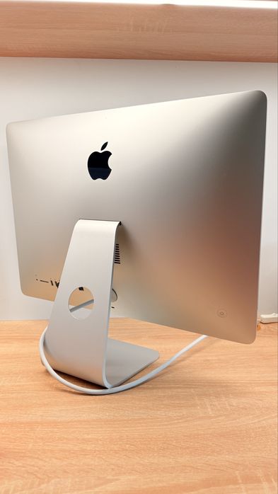 Продавам Apple iMac (Late 2015) 21.5', 2.8GHz, 1000GB