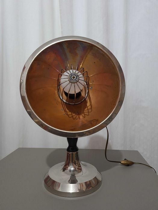 Lampa veche de caldura anii 50 transformata in veioza