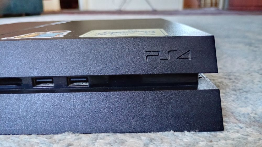 Продам PlayStation4