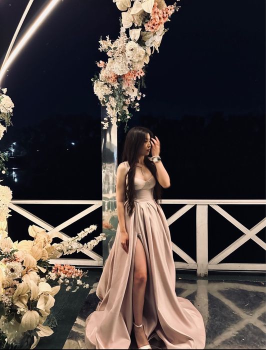 Вечернее платье с разрезом