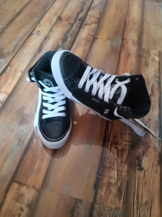 Чисто нови кецове. Много удобни ,но за съжаление малки . Оригинални