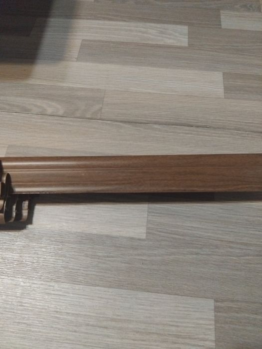 Продам плинтус 6 см. В наличии 20 метров.