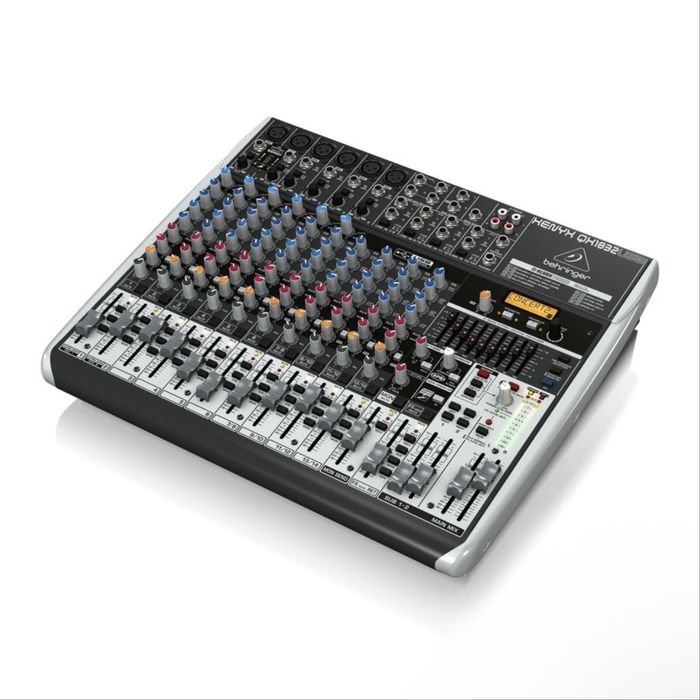 Behringer 1832 микшерный пульт