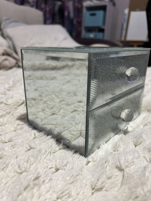 Блестяща кутия за бижута